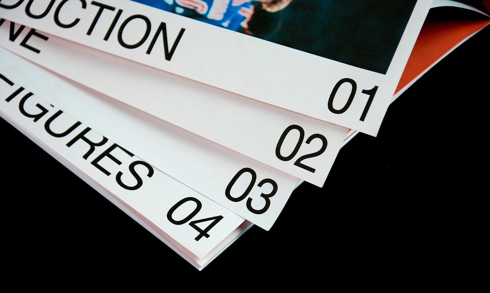 Gros plan sur le système de pagination du magazine Rabona