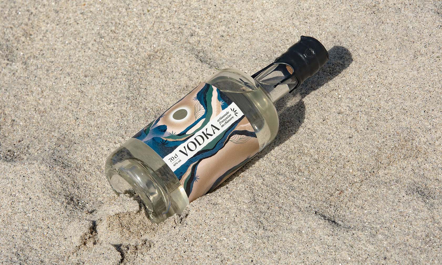 Bouteille de vodka Stupéfiante dans du sable