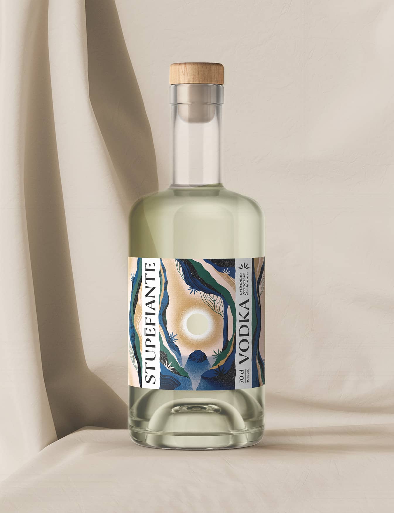 Mise en scène d'une bouteille de vodka Stupéfiante au milieux d'un drapé