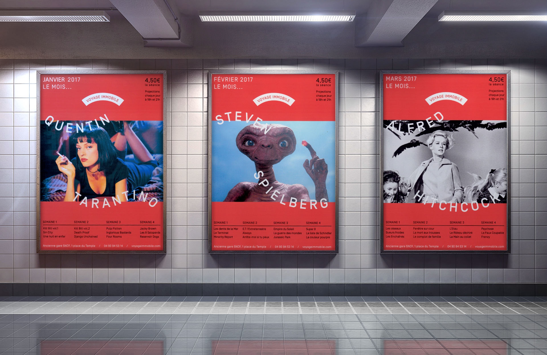 Trois affiche du cinéma "Voyage immobile" sur des panneaux dans un métro