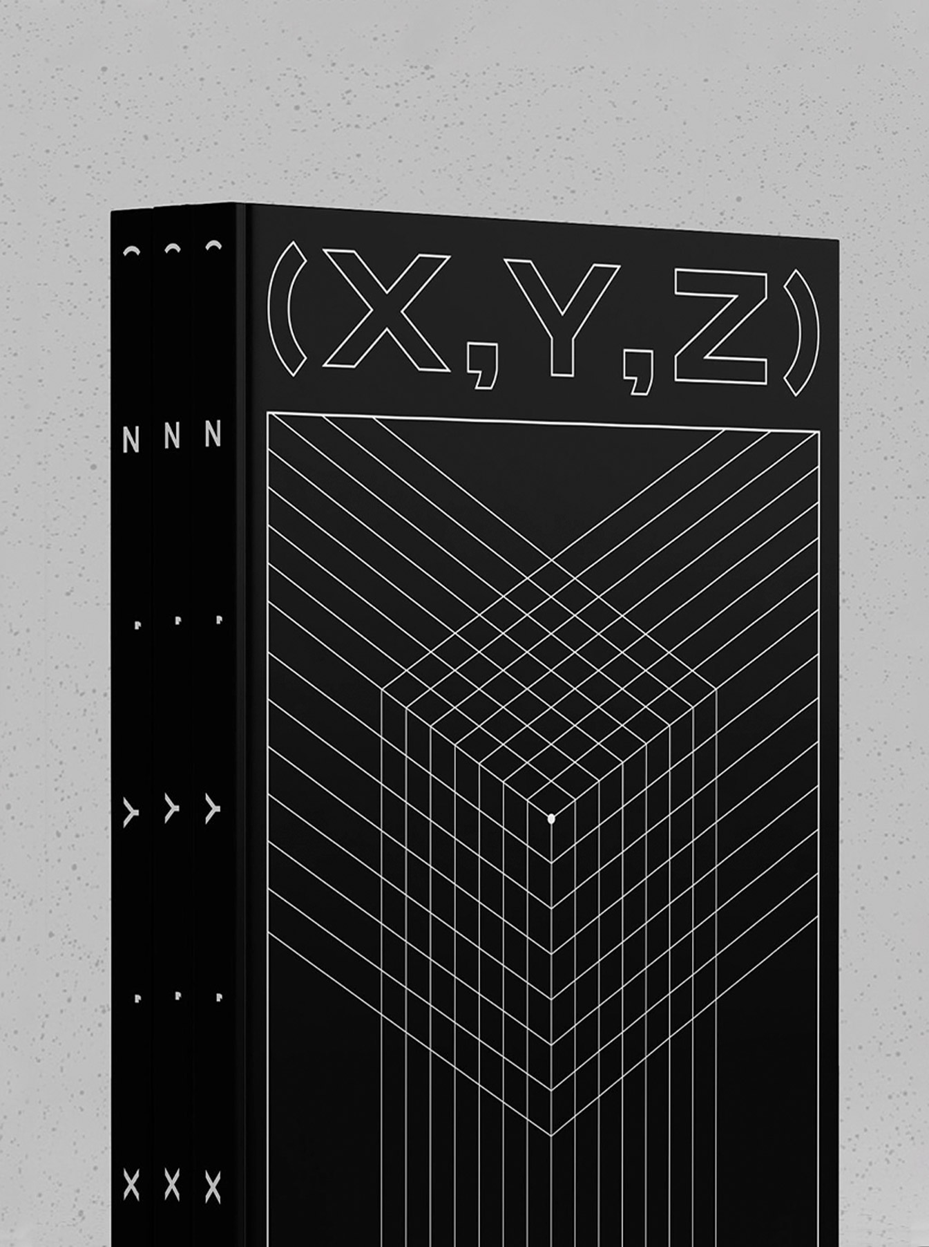 Couverture du livre XYZ, présentant en son centre une illustration filaire représentant un cube en trois dimensions.